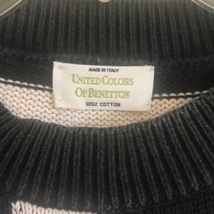 100 💯 cotton made in Italy Benetton 87 cropped sweater. In great vintage shape